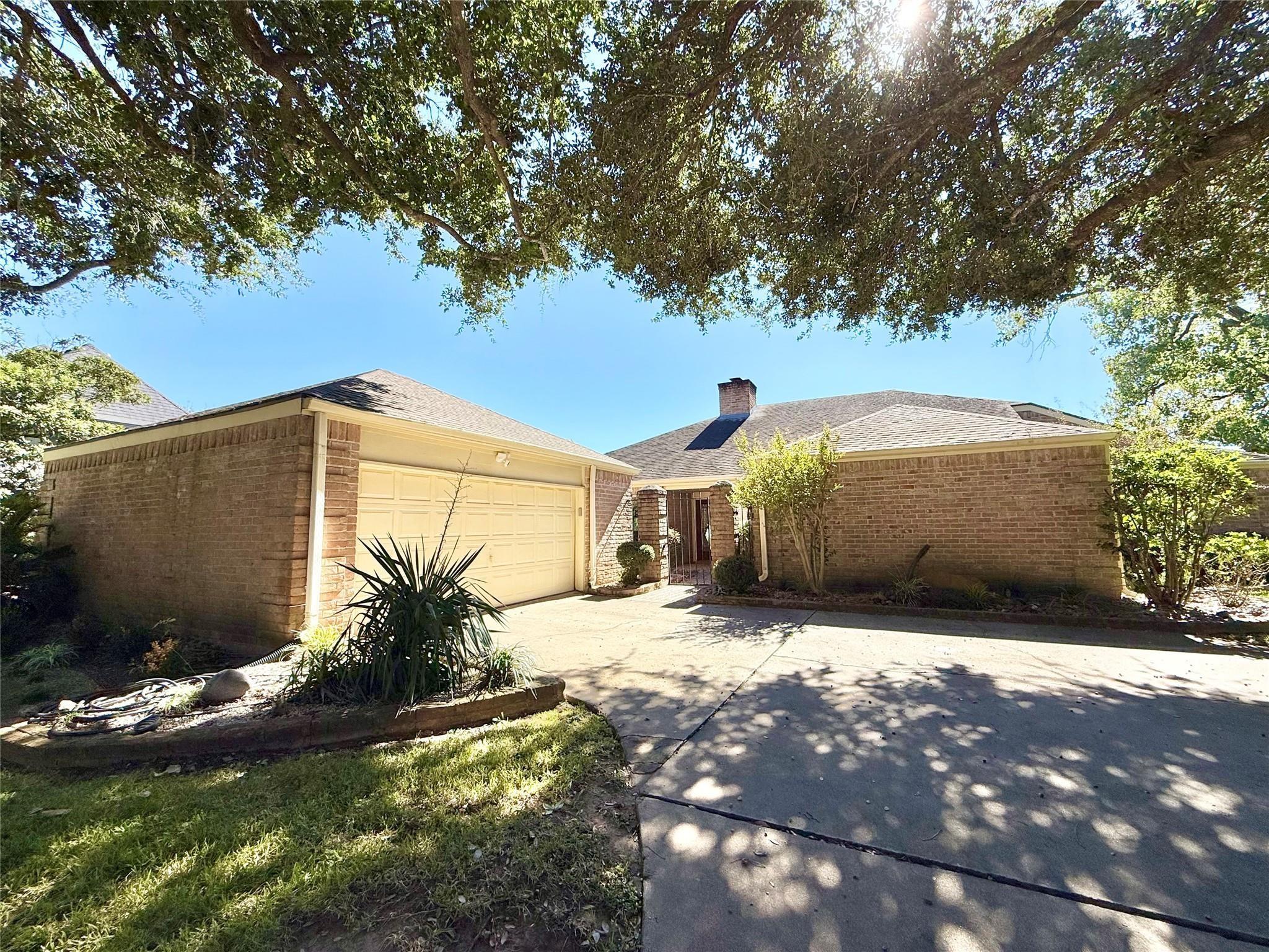 3915 Pleasant Valley Drive