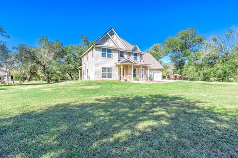 Photo of 20610 Live Oak Drive, Damon, TX 77430 (MLS # 28371862)