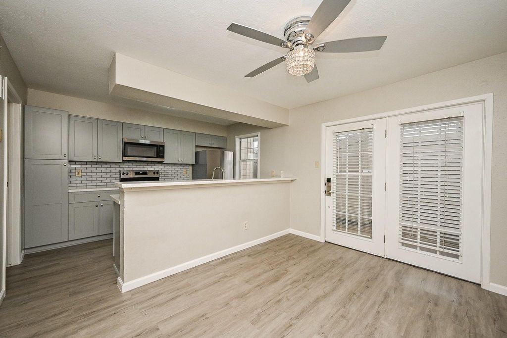Photo of 3901 Woodchase Drive #48, Houston, TX 77042 (MLS # 96903944)