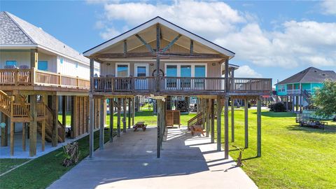 Photo of 854 Palmetto Drive, Crystal Beach, TX 77650 (MLS # 82559587)