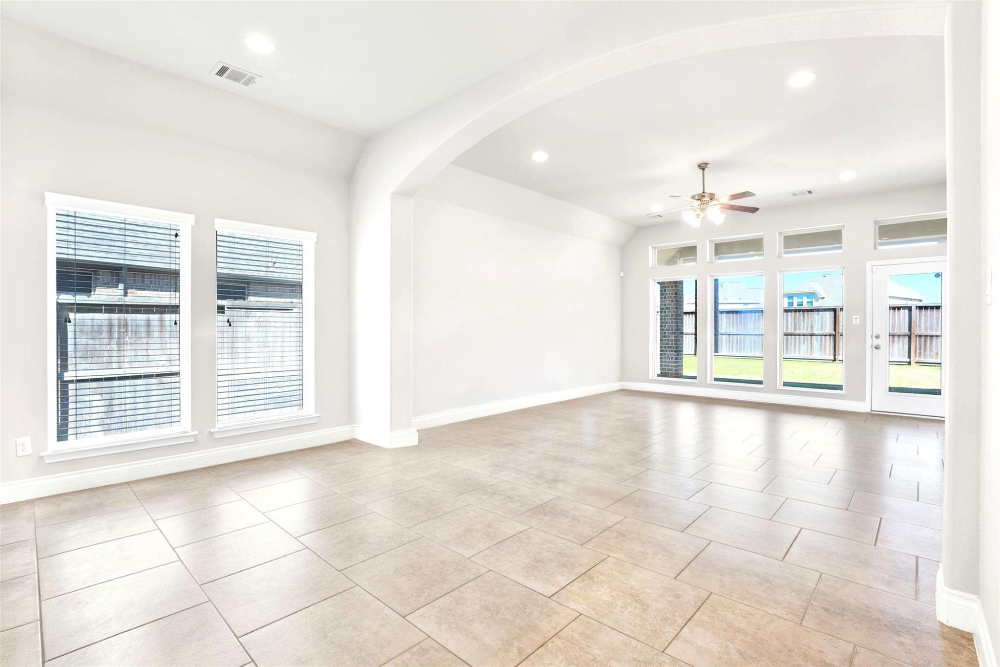 2107 Cinnamon Teal Circle