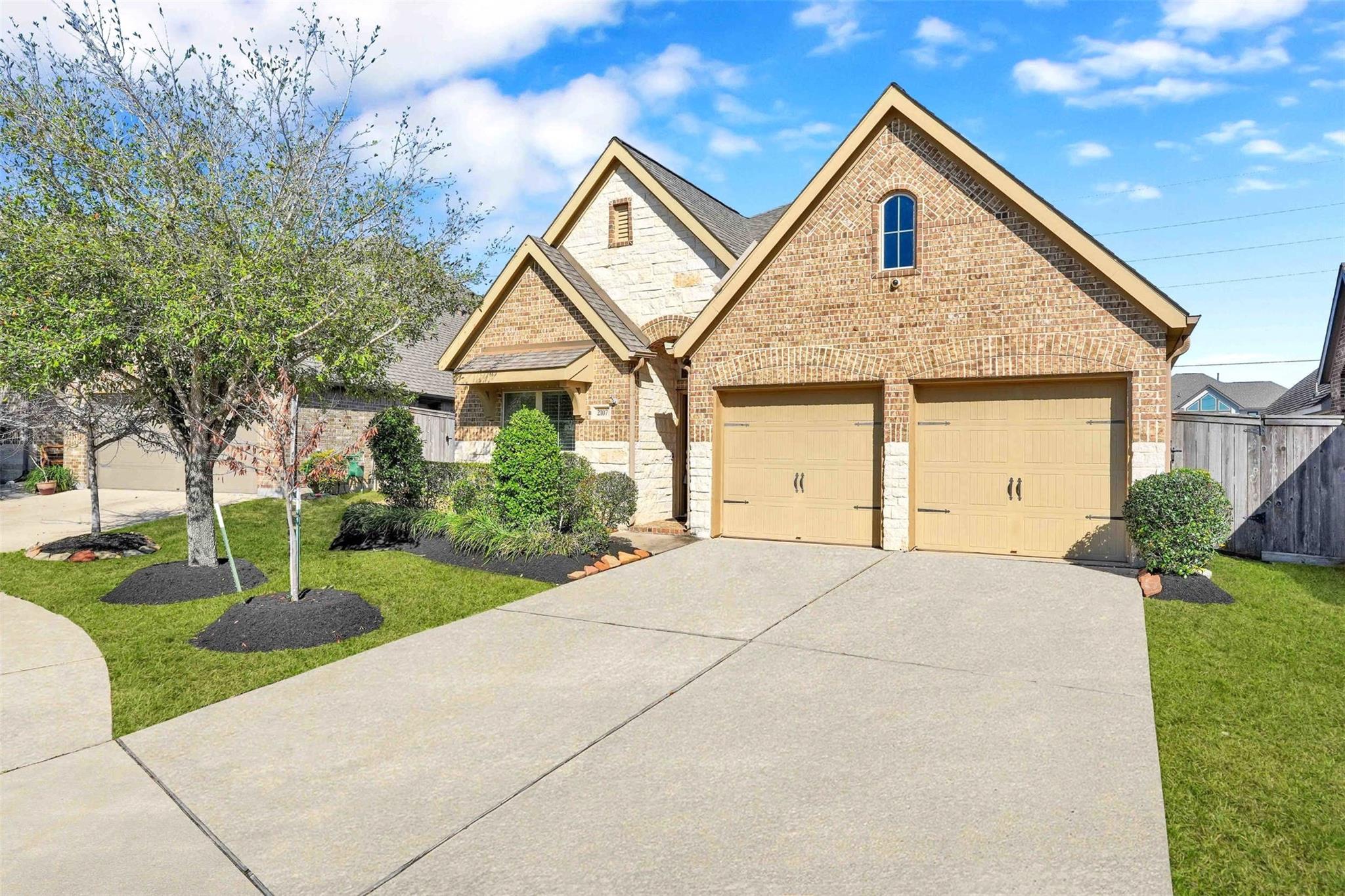 2107 Cinnamon Teal Circle