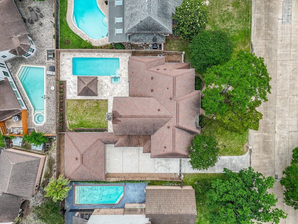 Photo of 723 Plainwood Drive, Houston, TX 77079 (MLS # 72923425)
