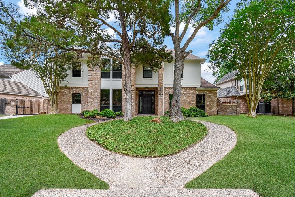 Photo of 723 Plainwood Drive, Houston, TX 77079 (MLS # 72923425)