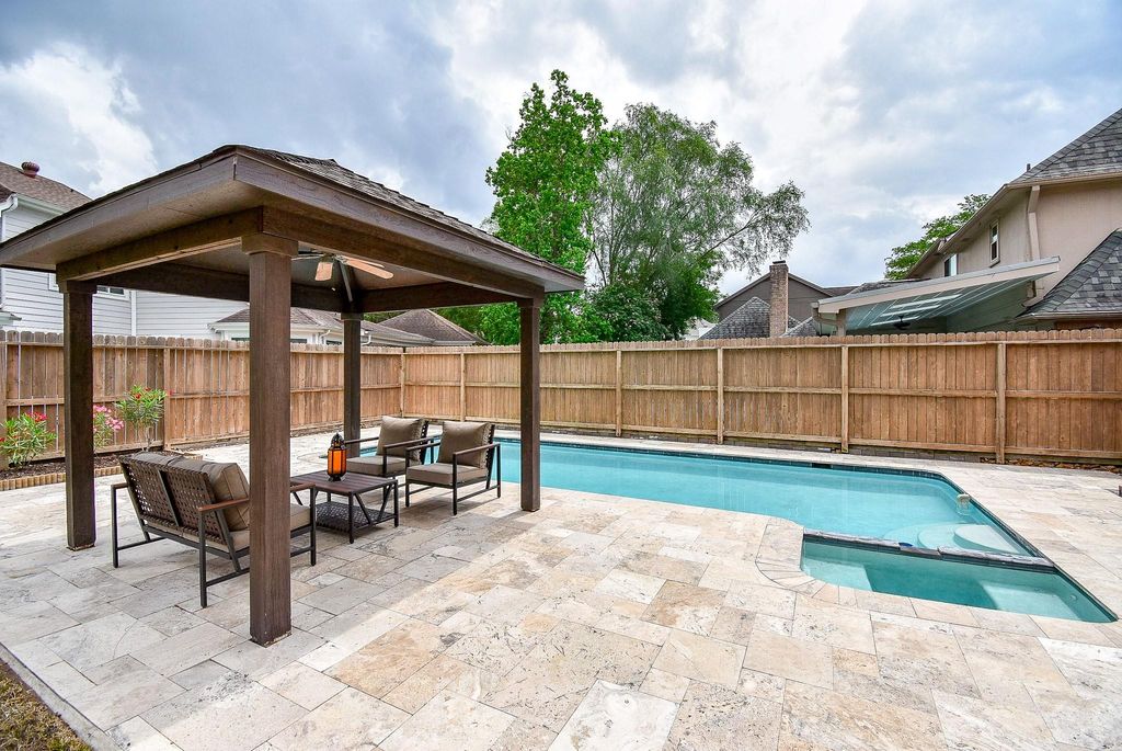 Photo of 723 Plainwood Drive, Houston, TX 77079 (MLS # 72923425)