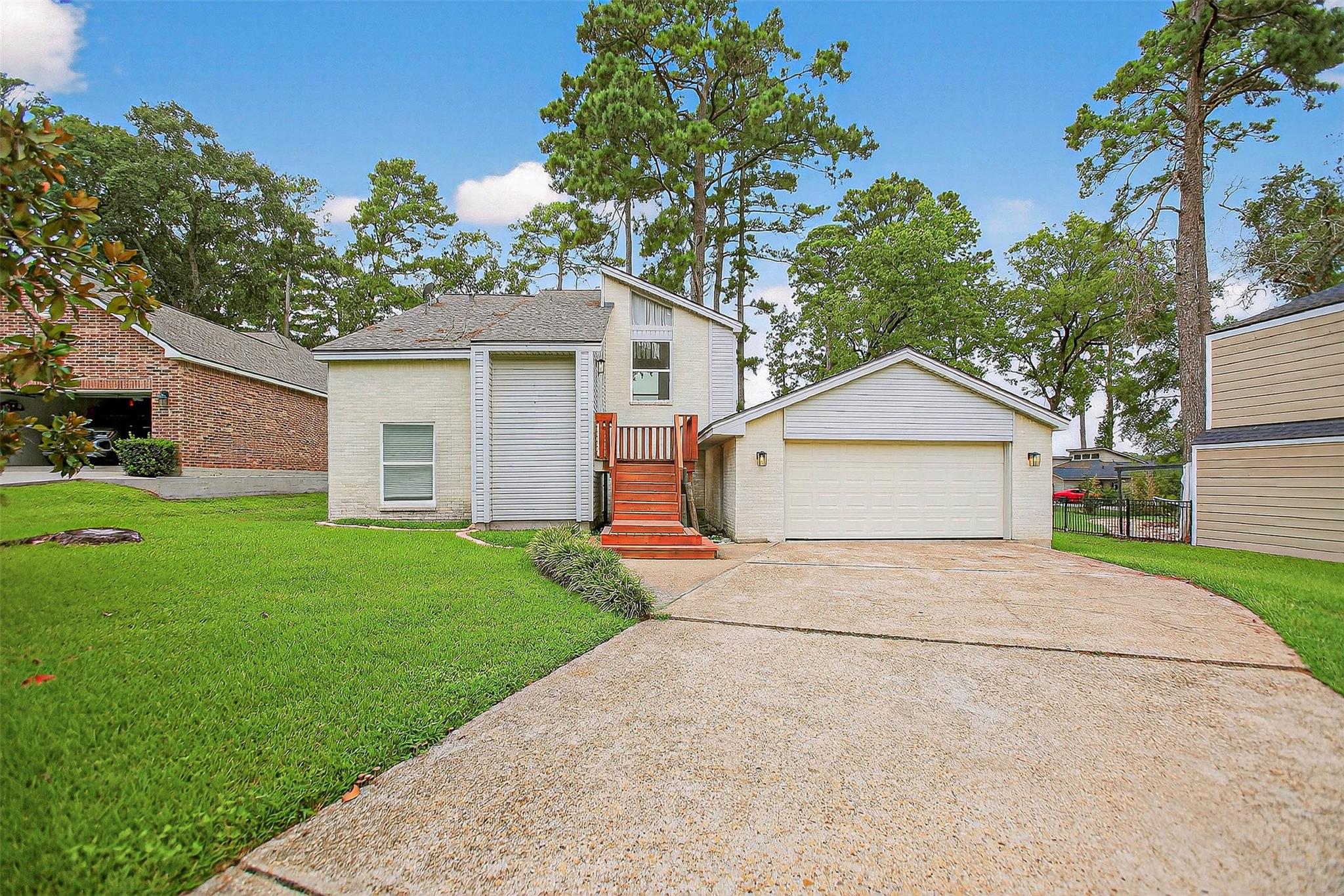 15207 Jamaica Drive