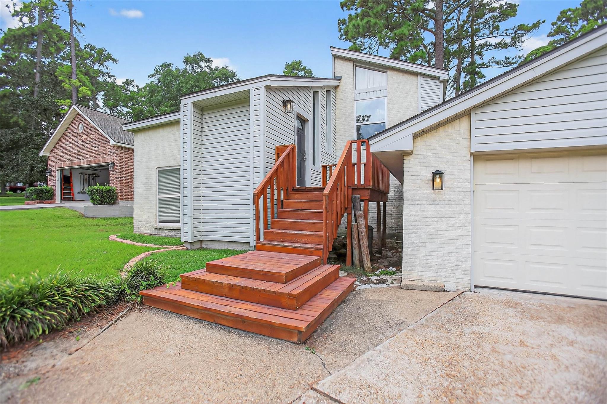 15207 Jamaica Drive