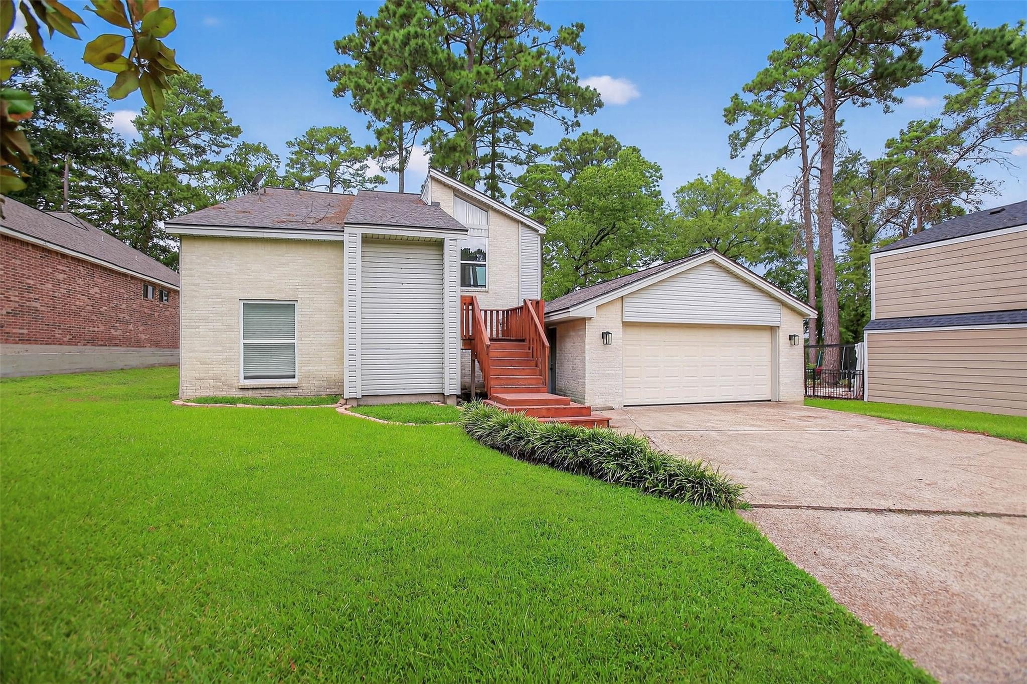 15207 Jamaica Drive
