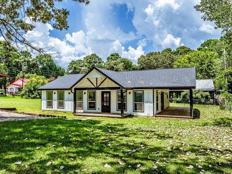 Photo of 161 Lakeway Circle, Trinity, TX 75862 (MLS # 53390292) Photo of 161 Lakeway Circle, Trinity, TX 75862 (MLS # 53390292)