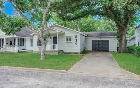 Photo of 834 Live Oak Street, Columbus, TX 78934 (MLS # 19508209)