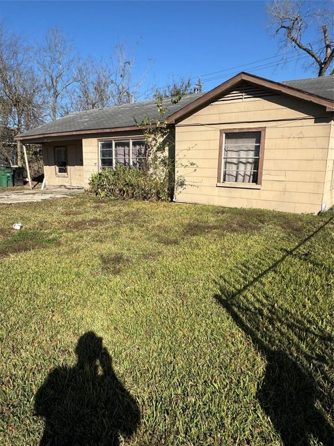 Photo of 5325 Longmeadow Street, Houston, TX 77033 (MLS # 24822431)