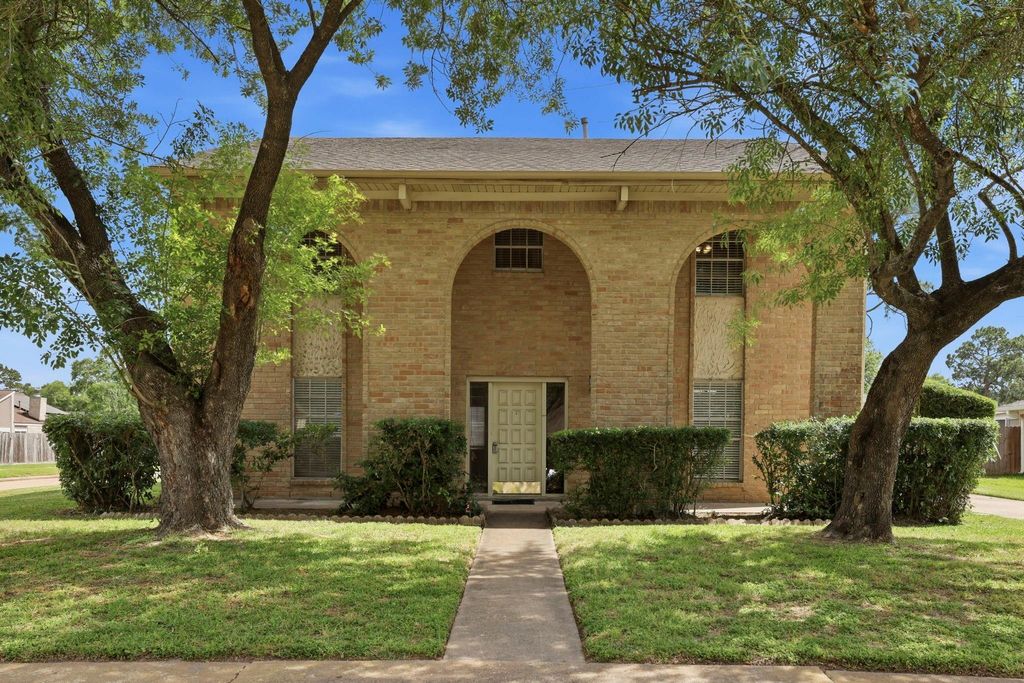 Photo of 15822 Echo Hill Drive, Houston, TX 77059 (MLS # 65869683)