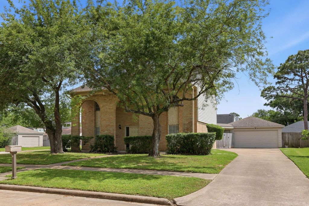 Photo of 15822 Echo Hill Drive, Houston, TX 77059 (MLS # 65869683)