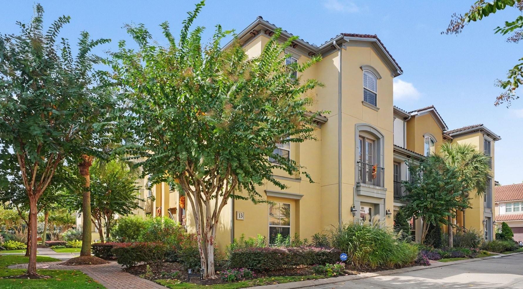 13 Laurelwood Drive