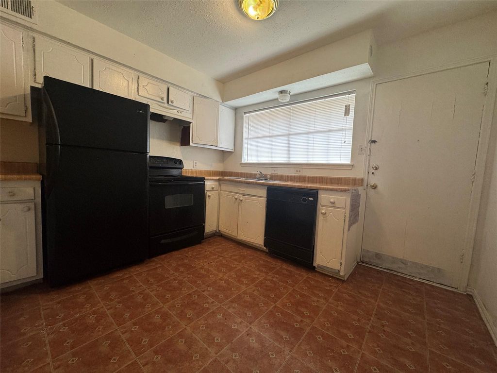 Photo of 6405 Westward Street #22, Houston, TX 77081 (MLS # 40731245)