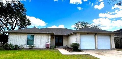 Photo of 2901 Crane Drive, Pearland, TX 77581 (MLS # 60526981)