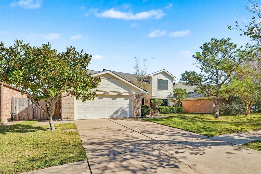 Photo of 3206 Sturbridge Lane, Sugar Land, TX 77479 (MLS # 94146769)