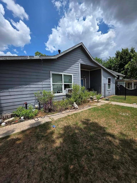 Photo of 111 Cottage Street, Houston, TX 77009 (MLS # 31000126)