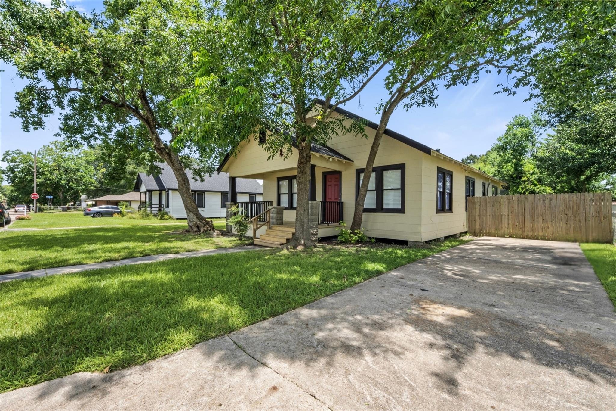 711 Bowie Street