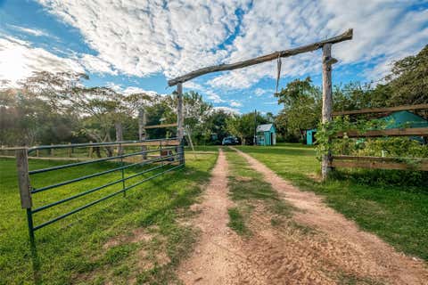 Photo of 7160 County Road 132, Hallettsville, TX 77964 (MLS # 59596518)
