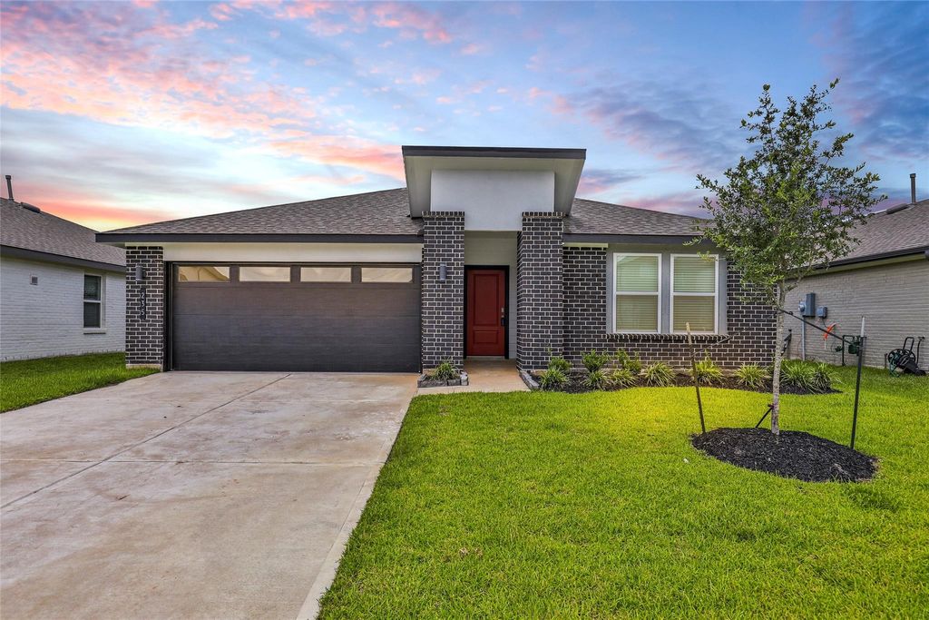 Photo of 235 John House Ln Ln, Rosharon, TX 77583 (MLS # 23397695)