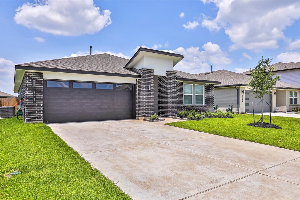 Photo of 235 John House Ln Ln, Rosharon, TX 77583 (MLS # 23397695)