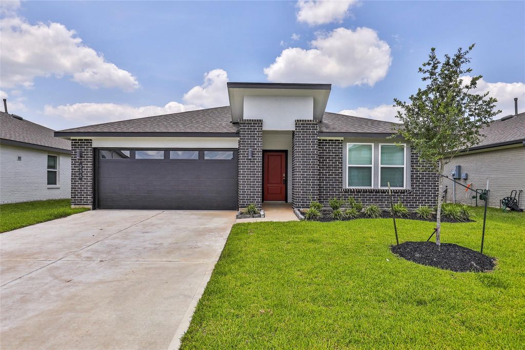 Photo of 235 John House Ln Ln, Rosharon, TX 77583 (MLS # 23397695)