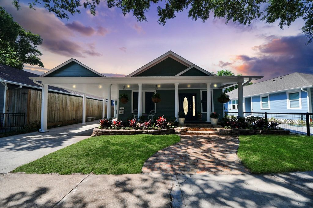 Photo of 1114 W Cottage Street, Houston, TX 77009 (MLS # 8234063)
