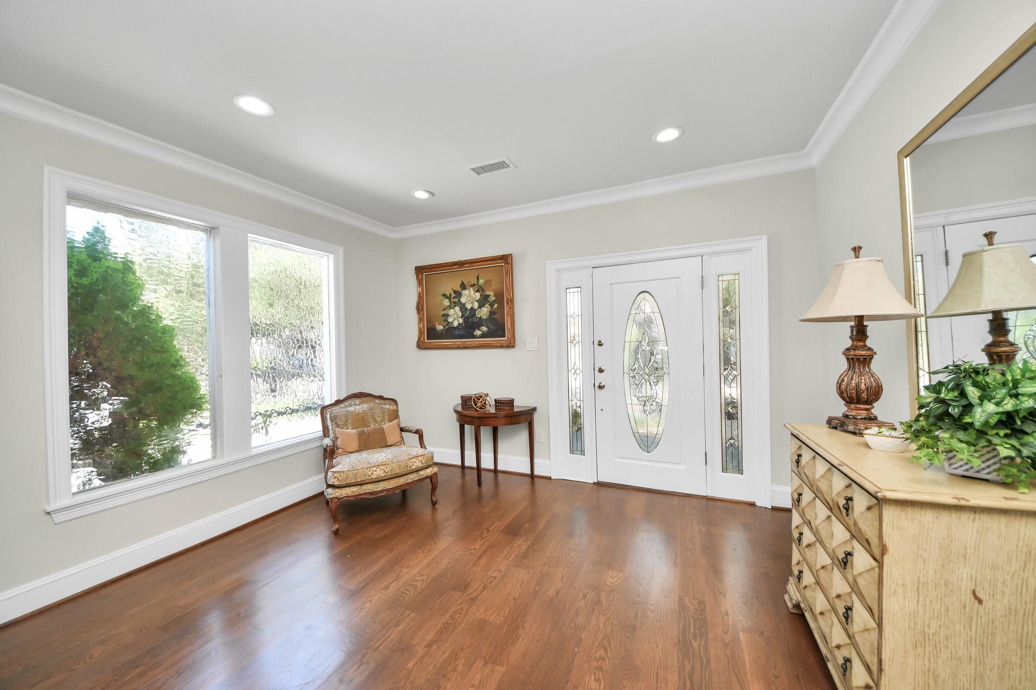 1114 W Cottage Street