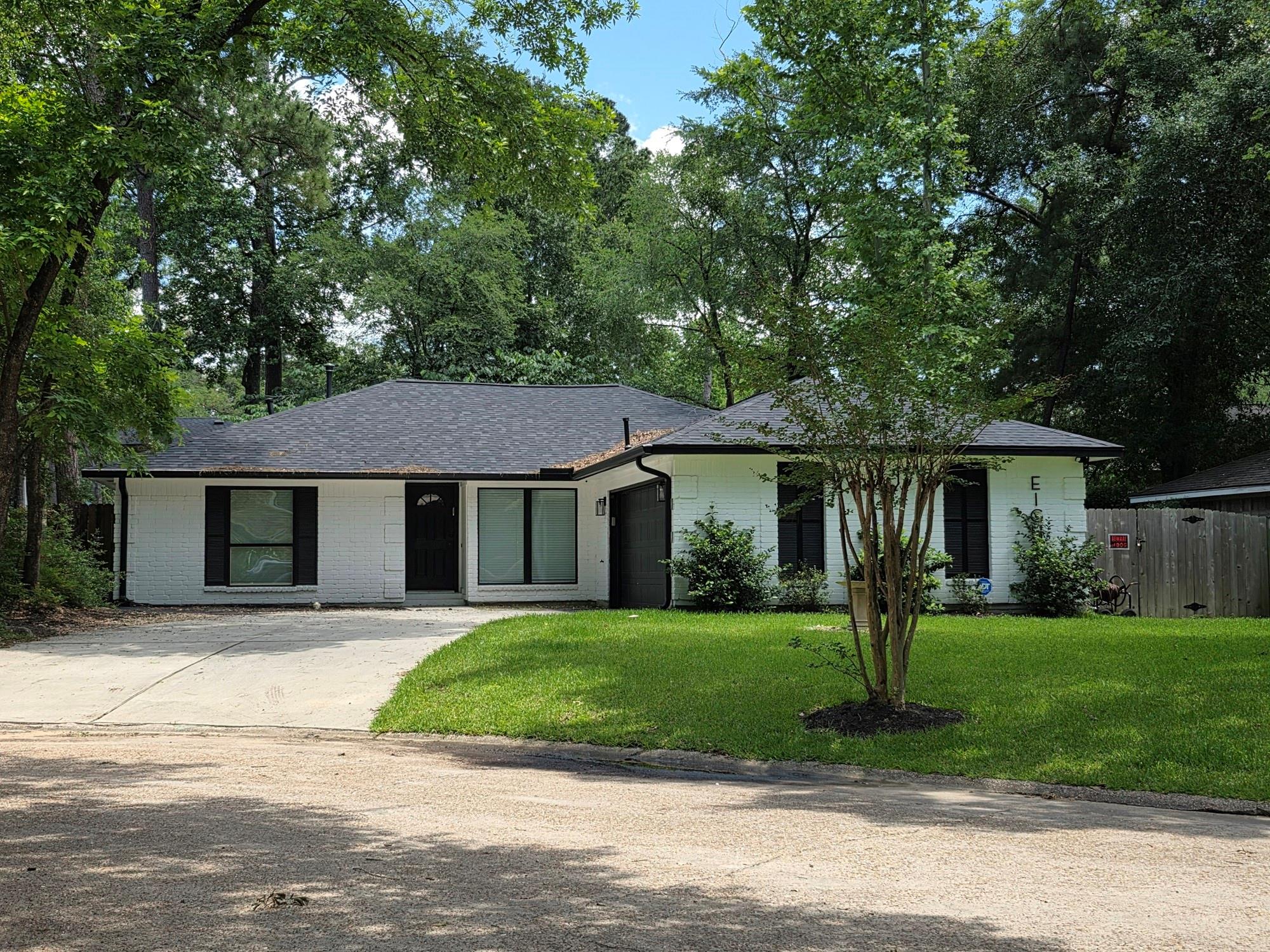 8 N Brook Pebble Court