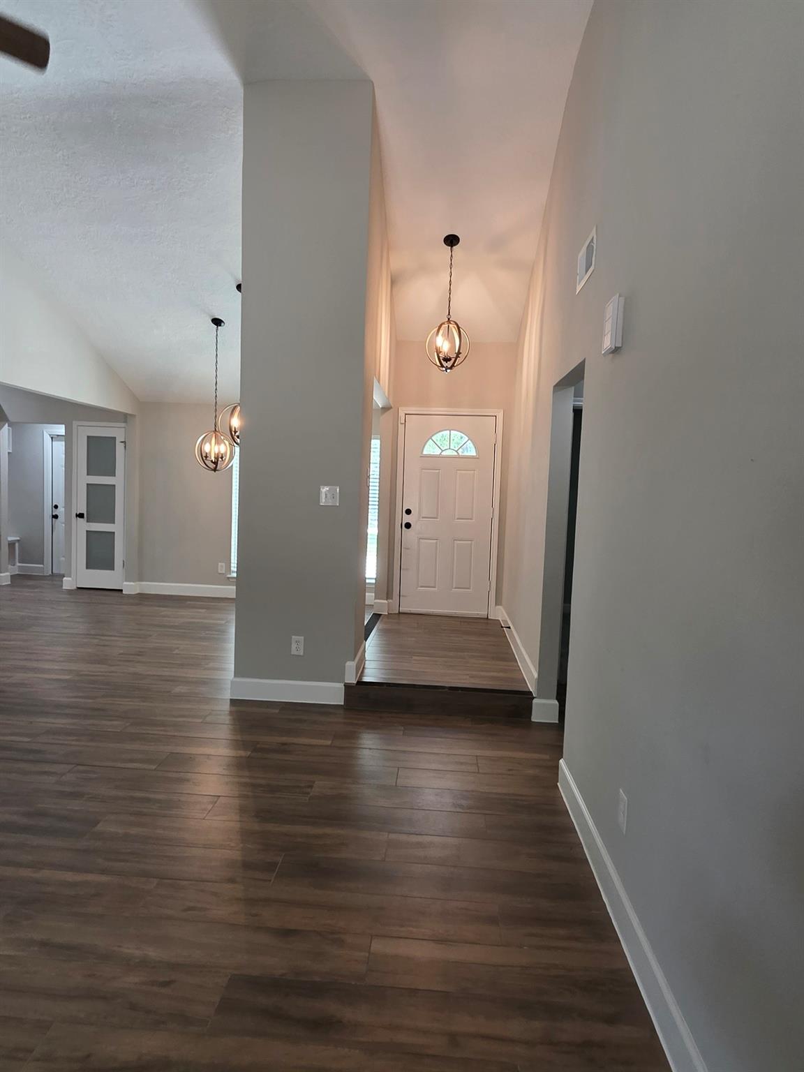 8 N Brook Pebble Court