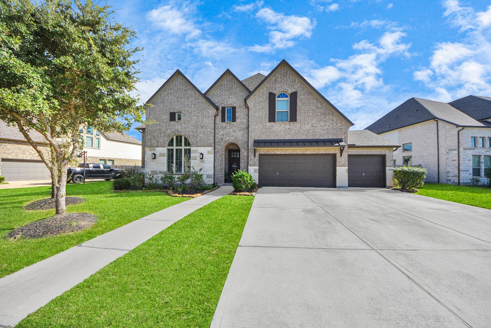 1911 Sapphire Pines Lane