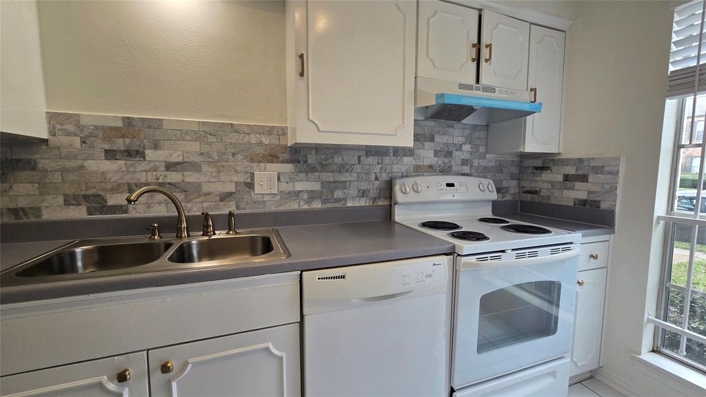 Photo of 2039 Winrock Boulevard #158, Houston, TX 77057 (MLS # 8679548)