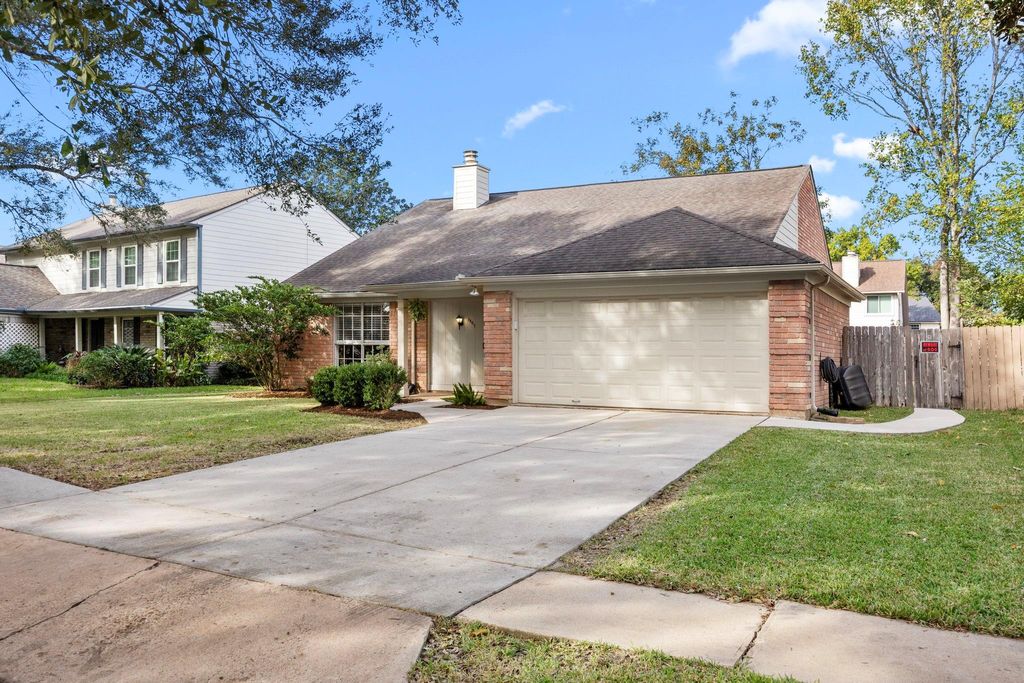 Photo of 3807 Flintrock Lane, Sugar Land, TX 77479 (MLS # 62363085)