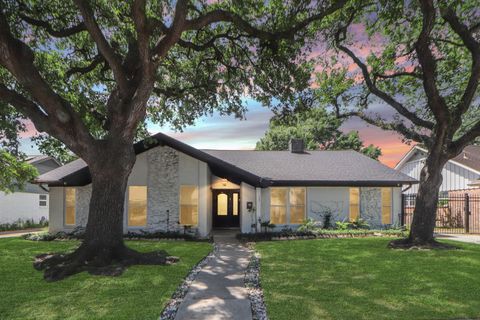 Photo of 5951 Yarwell Drive, Houston, TX 77096 (MLS # 85722067)