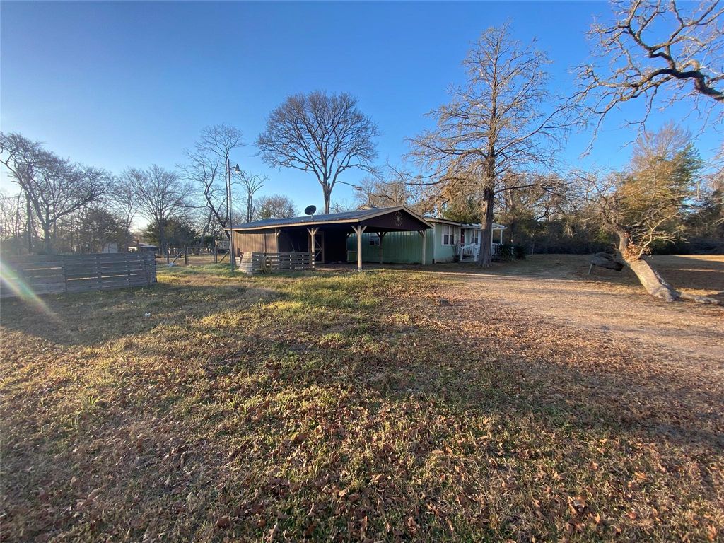 Photo of 214 Houston Avenue, Somerville, TX 77879 (MLS # 67544578)
