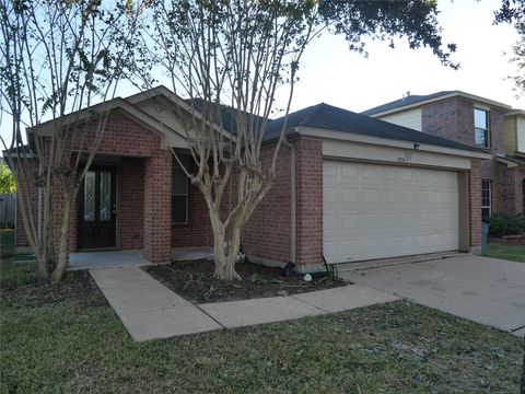 Photo of 2726 Heatherwind Lane, Houston, TX 77047 (MLS # 15113029)