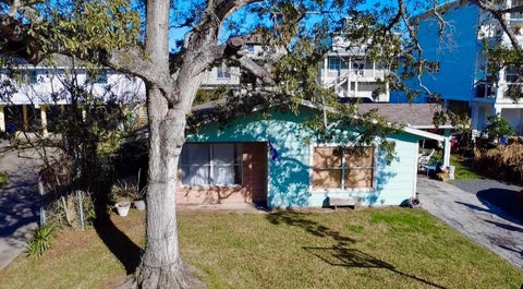 Photo of 529 E Shore Drive, Clear Lake Shores, TX 77565 (MLS # 65751926)