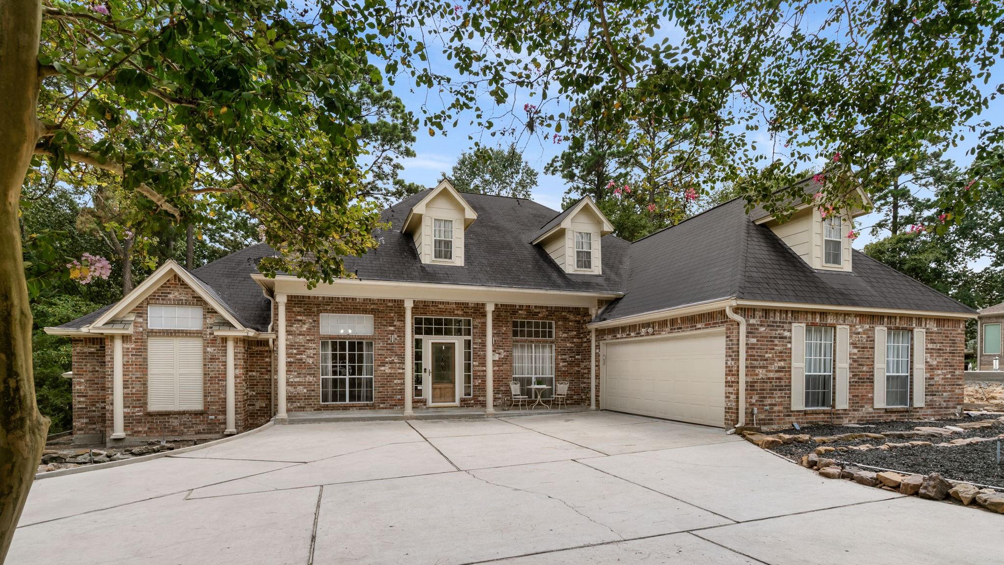 221 N Woodside Lane