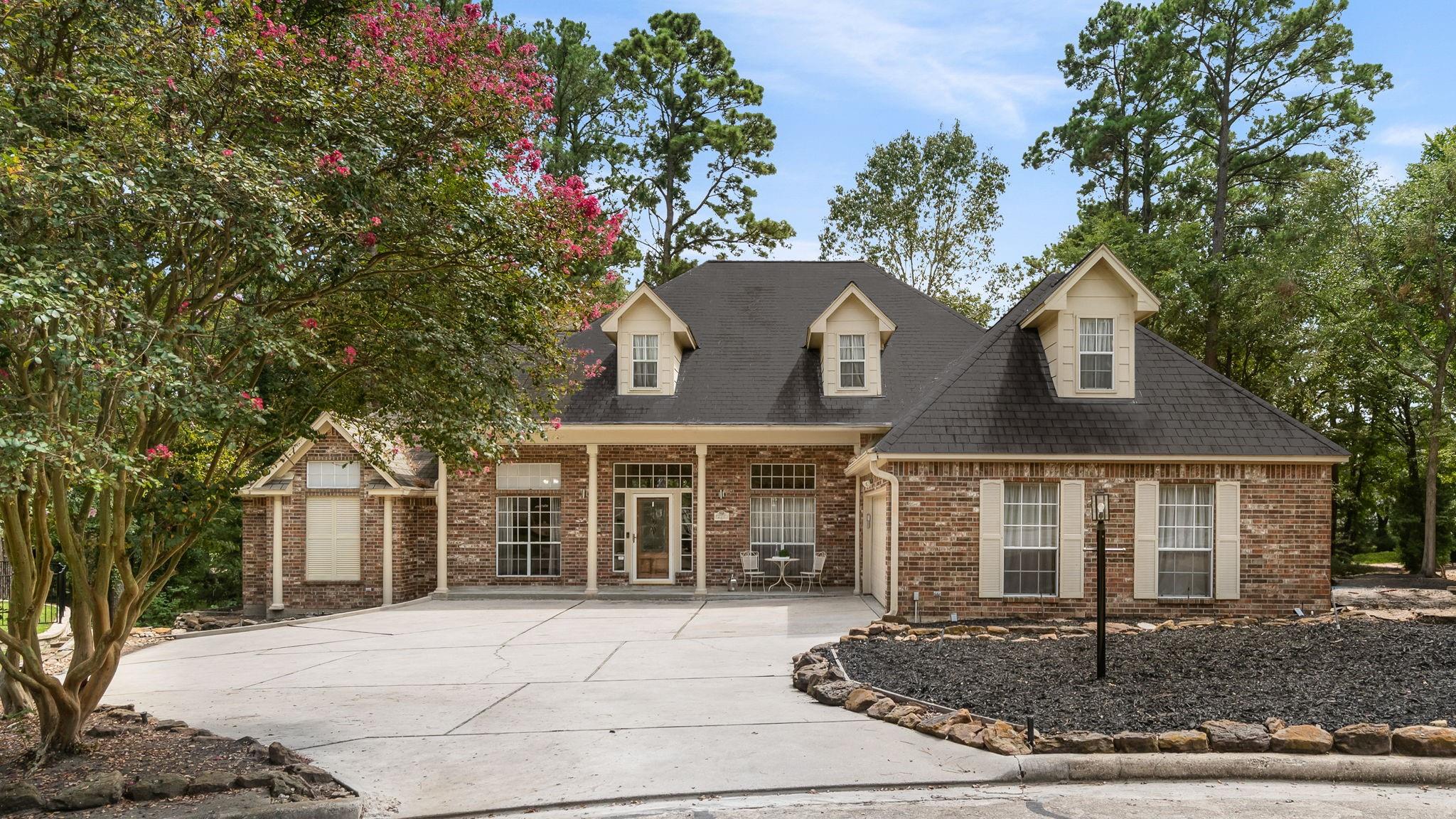 221 N Woodside Lane