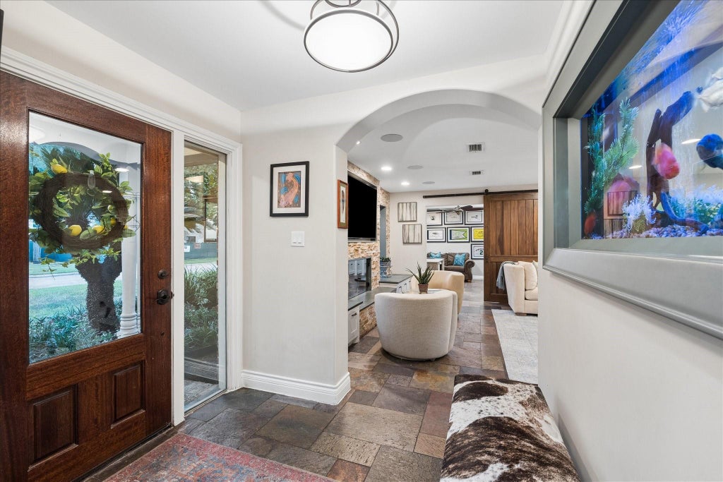 Photo of 13723 Taylorcrest Road, Houston, TX 77079 (MLS # 40025301)