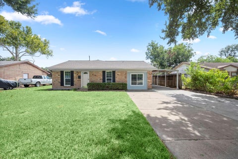 Homes For Sale - 7047 Inkberry Drive<br/> Houston, TX 77092