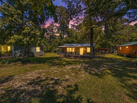 Photo of 206 Tallow Street, Onalaska, TX 77360 (MLS # 12005643)