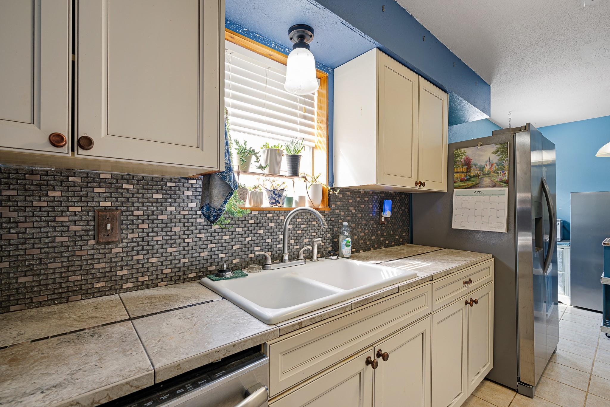 10521 Mary Lane