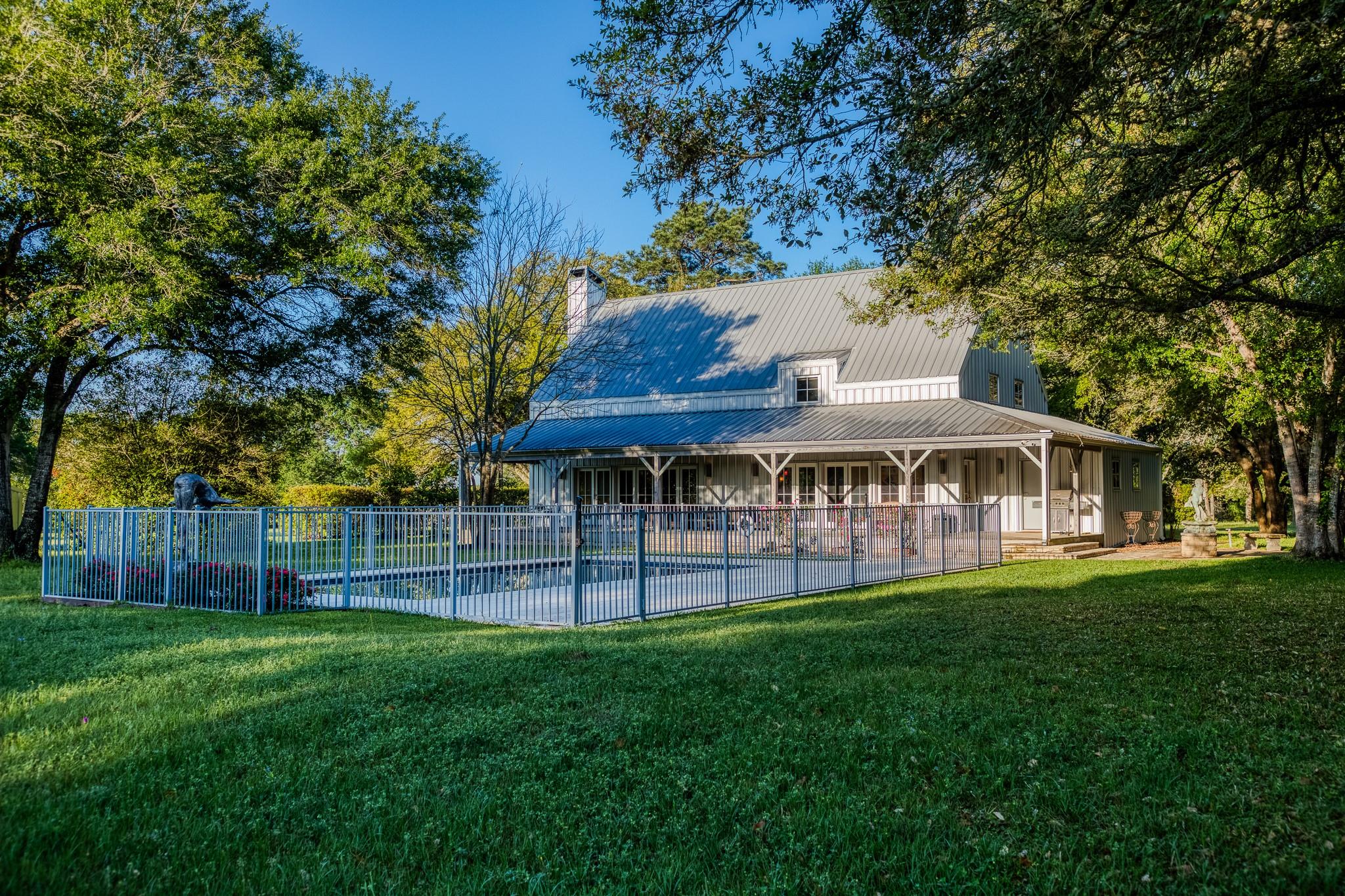 1585 Round Top Rd