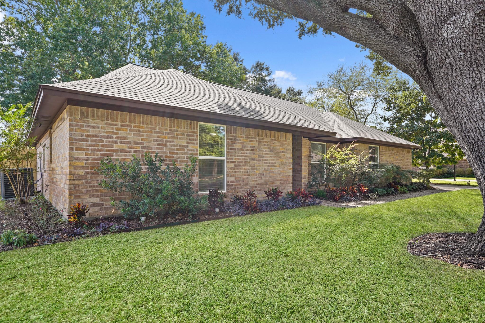 2826 E Elm Circle