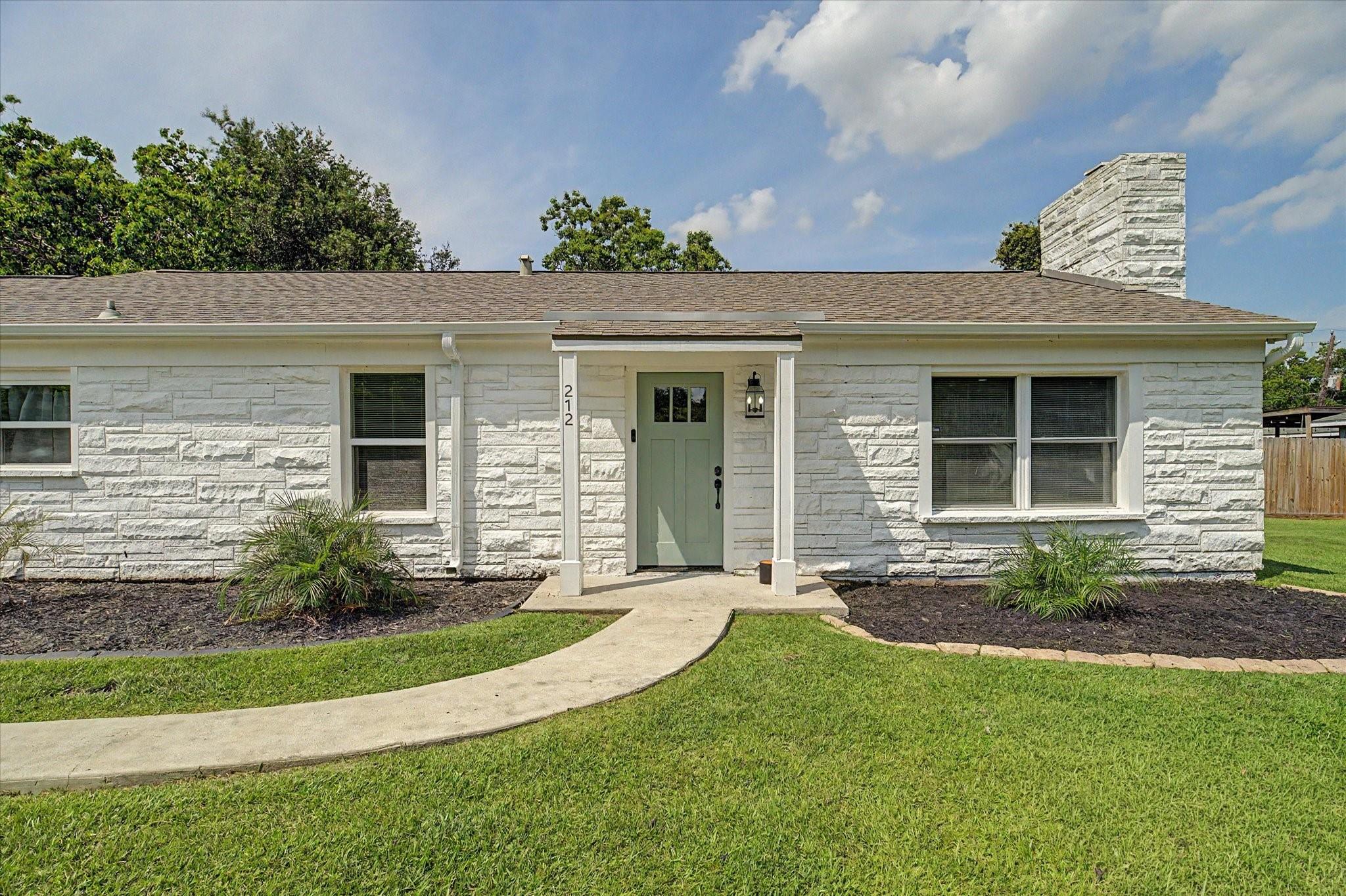 212 Lakewood Drive