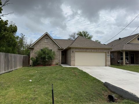 Photo of 4427 17th St, Bacliff, TX 77518 (MLS # 97289566)
