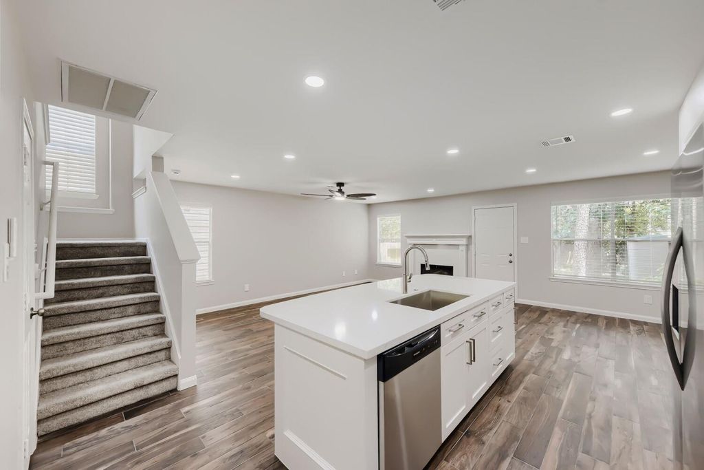 Photo of 11 Wineberry Place, Spring, TX 77382 (MLS # 4435909)