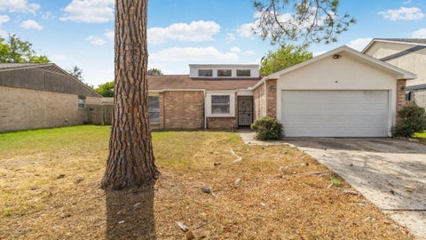 Photo of 2611 Ashington Drive, Houston, TX 77067 (MLS # 41678391)